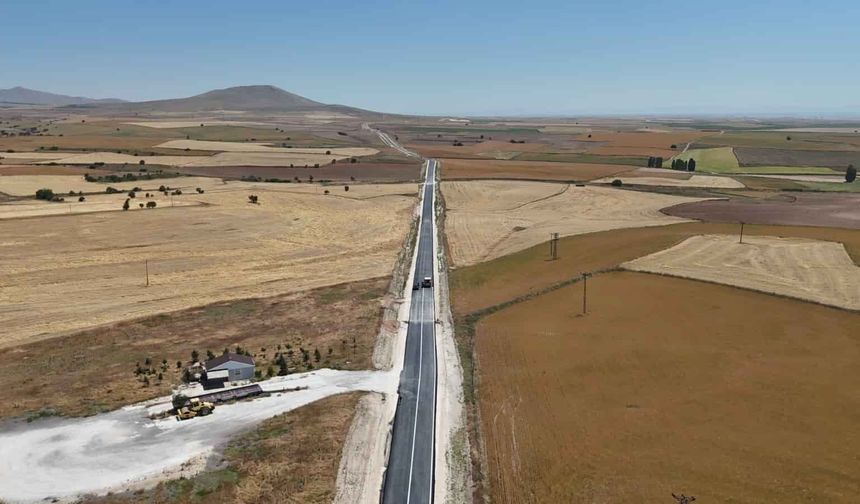Eskişehir'de iki ili bağlayan yolda trafik işaretleme çalışmalarına başlandı