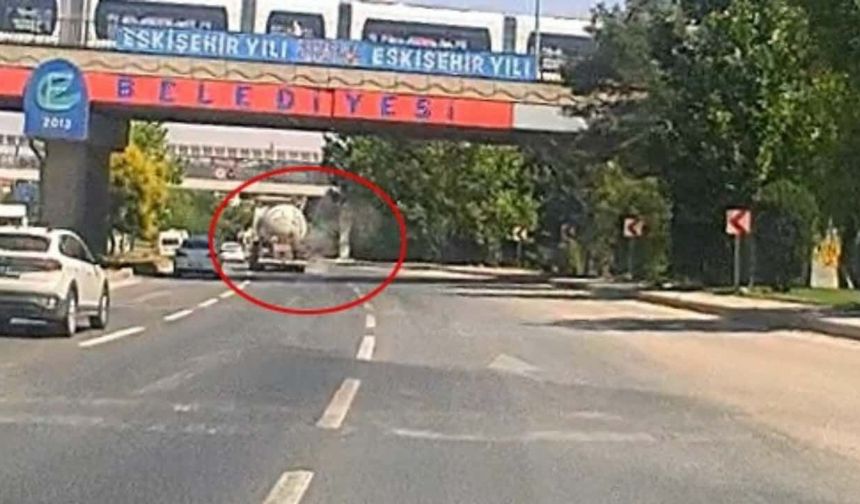 Eskişehir'de faciadan dönüldü: Seyir halindeki tankerin tekerleği patladı