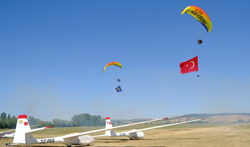 Eskişehir'in havacılık üssünde geleceğin pilotları yetişiyor