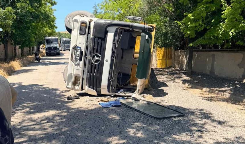 Eskişehir'de freni patlayan tırın sürücüsü kimseye zarar vermemek için kendini feda etti