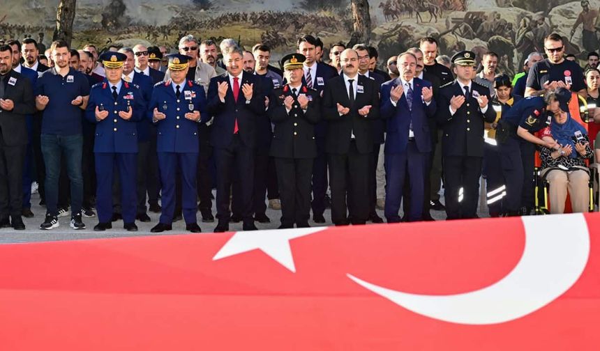 Vali Yılmaz, şehit Uzman Çavuş Mehmet Demirbaş için düzenlenen törene katıldı