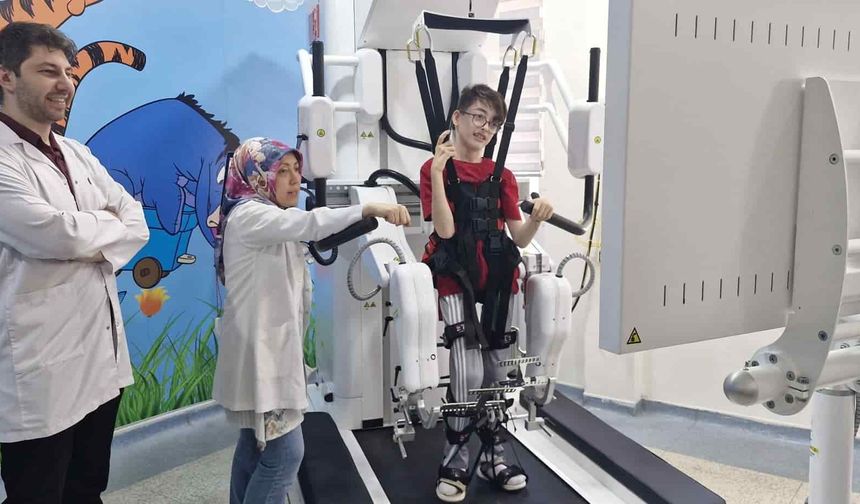 Yürüyemeyen çocuklar için robotik tedavi: Eskişehir’de minik adımlara büyük destek