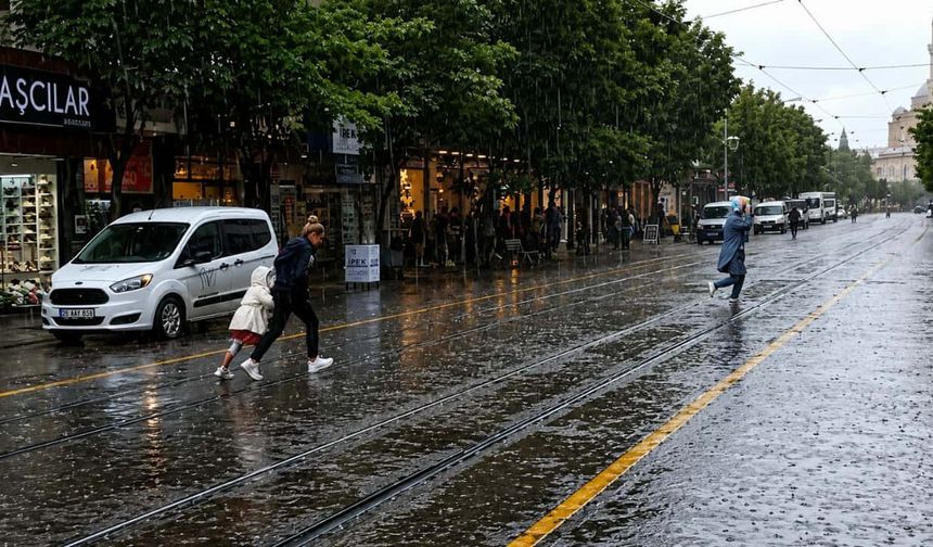 Eskişehir'e gök gürültülü yağış geliyor: 3 gün etkili olacak