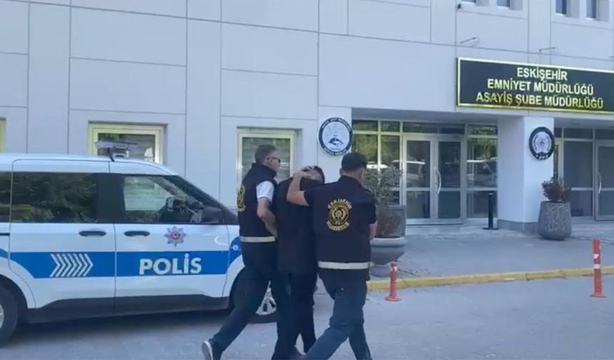 Eskişehir'de yaşlı adamın 2 milyon liralık altınını alan dolandırıcı İstanbul'da yakalandı