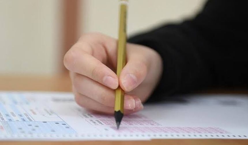 ÖSYM duyurdu! YKS'de bir soru iptal edildi, cevap anahtarı değişti