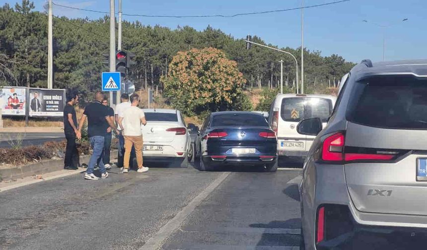 Eskişehir'de zincirleme kaza: 3 araç birbirine girdi