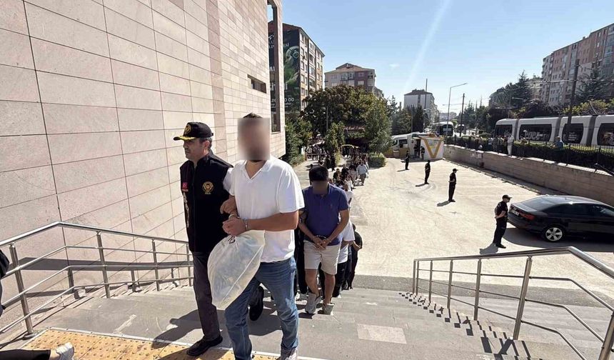 Eskişehir merkezli dev dolandırıcılık operasyonunda 53 kişi tutuklandı