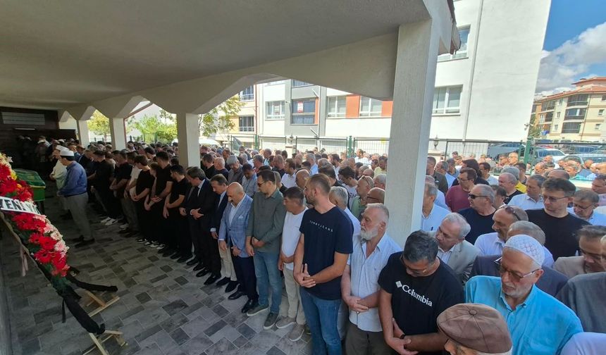 İsmail Altınkaynak’ın annesi Eskişehir’de son yolculuğuna uğurlandı
