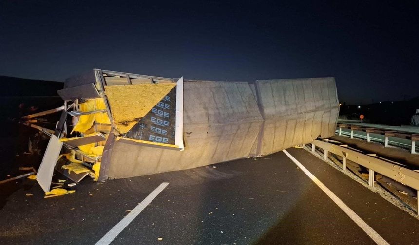 Eskişehir yolunda kontrolden çıkan karavan devrildi