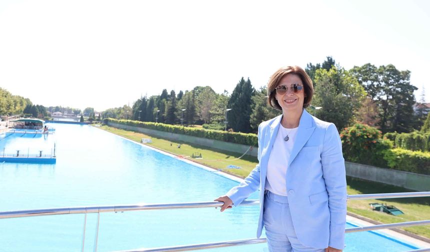 Ayşe Ünlüce, Kentpark Yapay Plajı'nda vatandaşlarla buluştu