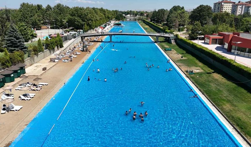 Eskişehir'de yarın Kentpark Yapay Plajı'nın girişi indirimli olacak