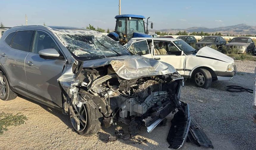 Emirdağ yolu kan gölüne döndü: Ölü ve yaralılar var