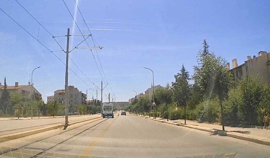 Eskişehir'de 3 gencin can verdiği caddede tehlike sürüyor