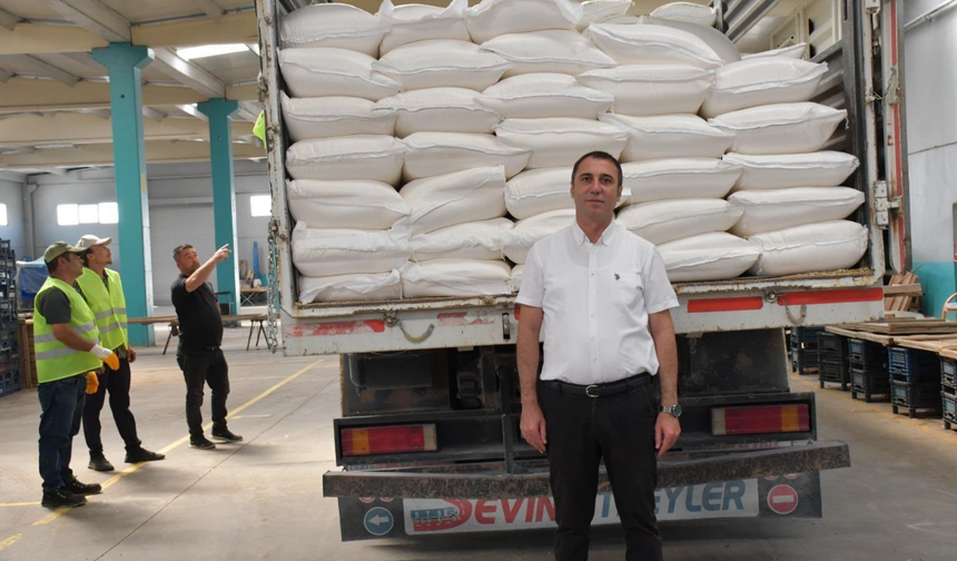 Eskişehir'de belediye ürettiği 700 çuval unu vatandaşlara dağıttı