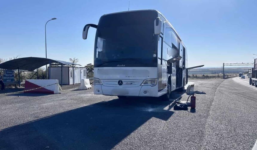 Eskişehir'de yolcu otobüsü alev aldı: 27 kişi son anda tahliye edildi