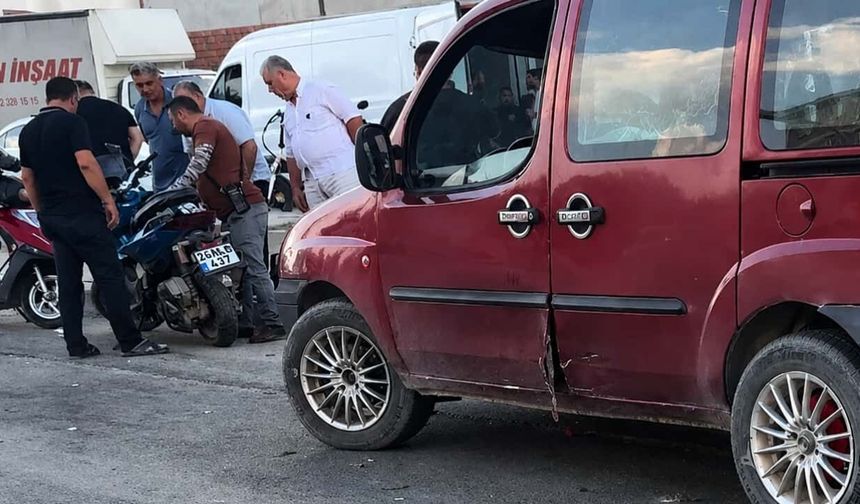 Eskişehir'de otomobil motosiklete çarptı: 2 kişi yaralandı