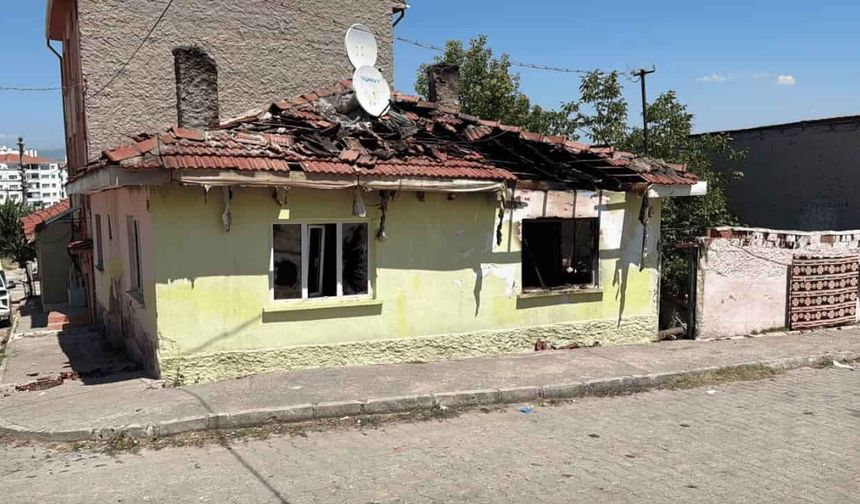 Eskişehir'de önce 2 komşusunu silahla vurdu ardından evlerini kundakladı