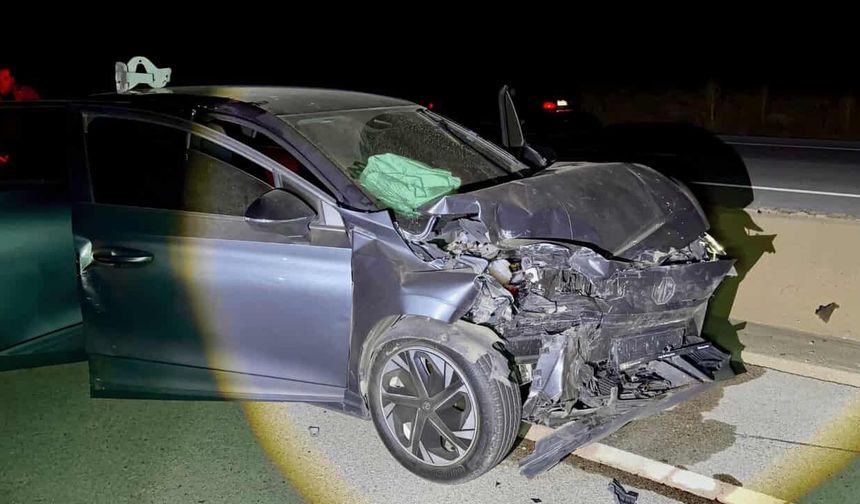 Otomobille hafif ticari araç çarpıştı: 4'ü çocuk 8 yaralı