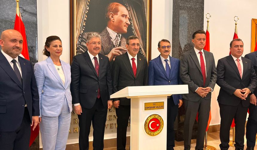 Cumhurbaşkanı Yardımcısı Cevdet Yılmaz, Eskişehir Valiliği'ni ziyaret etti