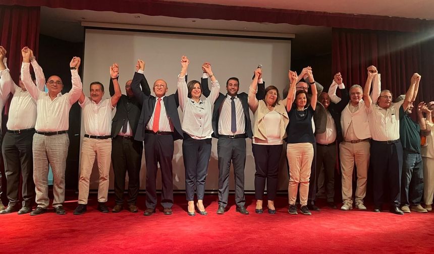 Eskişehir’de YENİ Parti’ye katılan belediye başkanlarına rozetleri takıldı