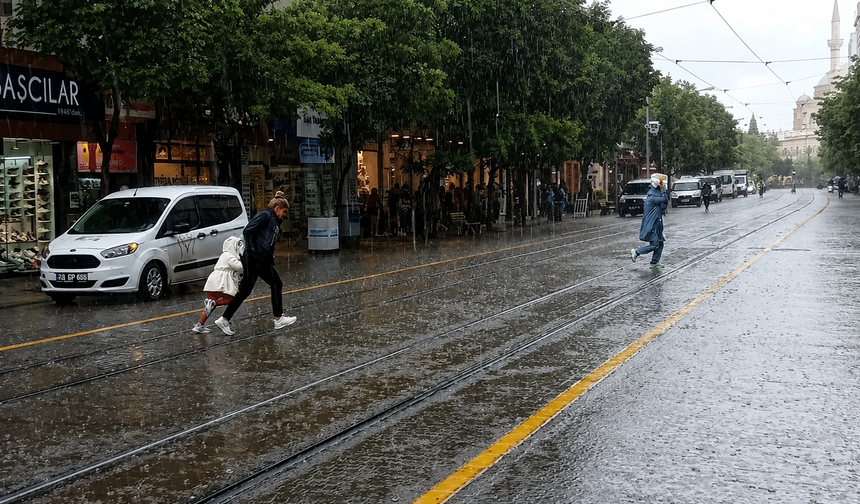 Eskişehir'e gök gürültülü sağanak geliyor: Meteoroloji tarih verdi