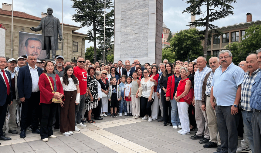 YENİ Parti İl Başkanlığı 30 Ağustos Zafer Bayramı’nı kutladı: “Cumhuriyet’i ilelebet payidar kılacağız”