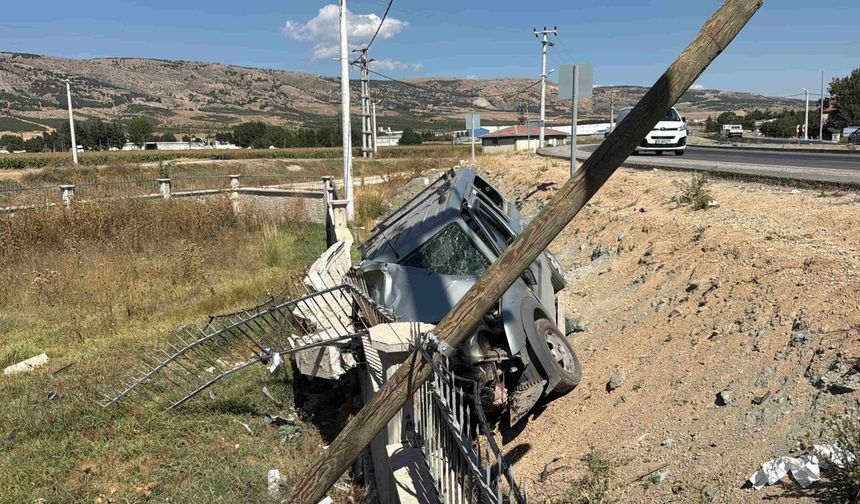 Eskişehir'de bir kaza daha! 1'i ağır 3 yaralı