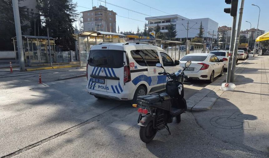Bisikletliye çarptı, arkasına bakmadan kaçtı: Eskişehir'de polis kaçan sürücüyü arıyor