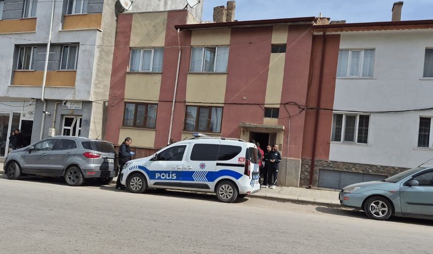 Eskişehir'de apartman merdiveninin altından ceset çıktı