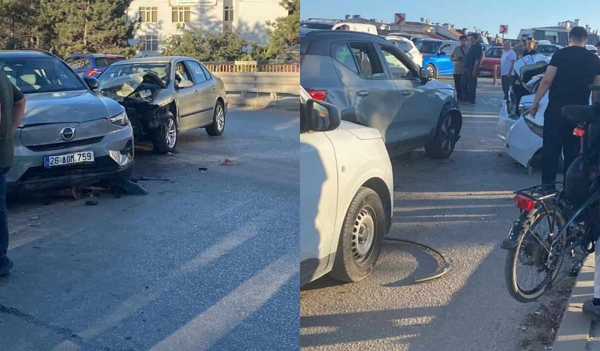 Eskişehir’de feci kaza! 3 araç birbirine girdi, trafik durdu