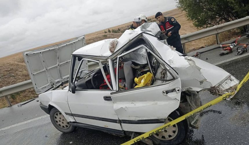 Eskişehir'de tır otomobile arkadan çarptı: 2 kişi hayatını kaybetti