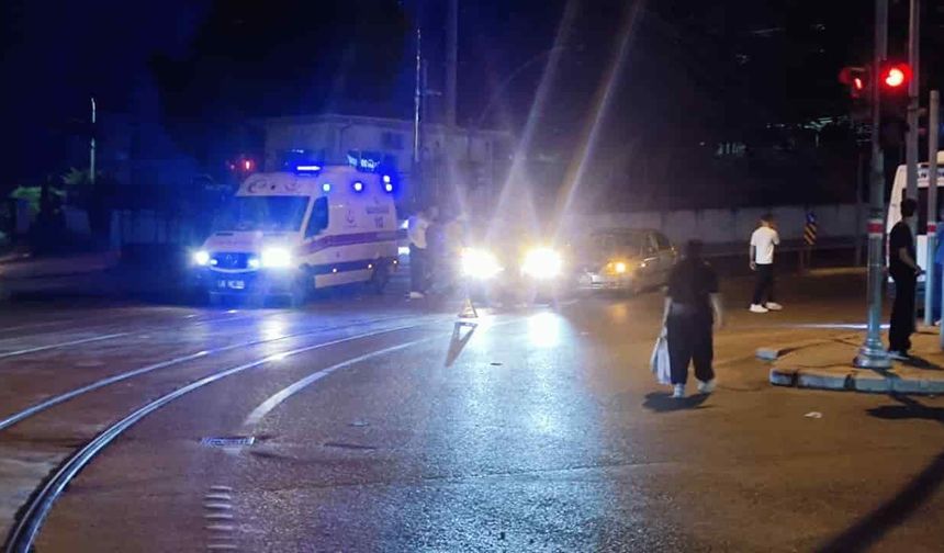 Eskişehir’de tramvay hattında 2 otomobil çarpıştı: Seferler durdu