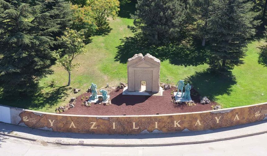 Eskişehir’de gören dönüp bir daha bakıyor: 5 metrelik eser dikkat çekti