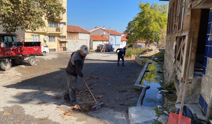 İnönü’de belediye ekipleri kapsamlı temizlik çalışması gerçekleştirdi