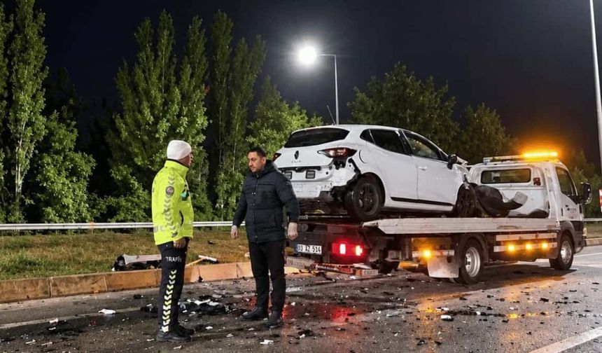 İYİ Parti İl Başkanı ve oğlu geçirdikleri trafik kazasında yaralandı