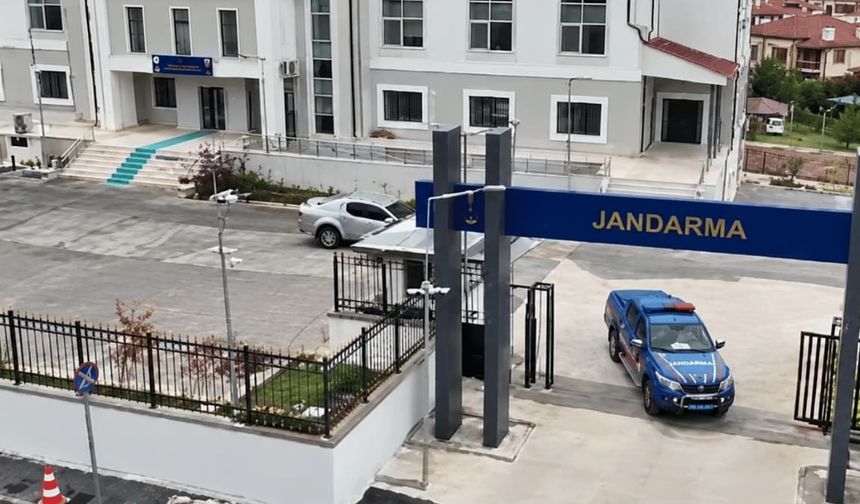 Eskişehir’de jandarma baskın yaptı! Evin içinden adeta kaçak içki fabrikası çıktı