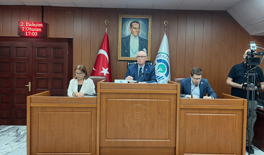 "Okullara, camilere ve ibadethanelere siyasetin sokulmasını doğru bulmuyorum"
