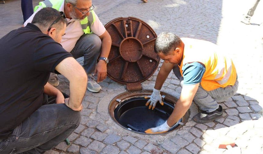 Kanalizasyon hatlarında koku ve tıkanmaya karşı ESKİ'den çalışma