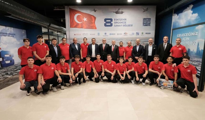 Eskişehir OSB, TEKNOFEST'te Türkiye derecesi kazanan öğrencileri ödüllendirdi
