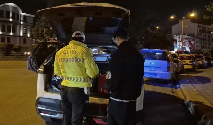 Eskişehir'de film gibi kovalamaca! Binlerce lira ceza yedi, ehliyeti iptal oldu, motoru menedildi