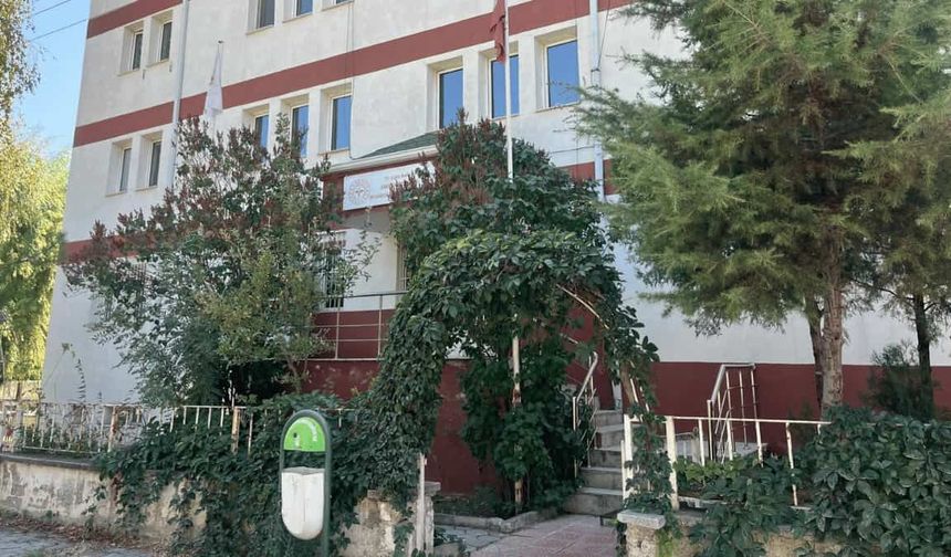 Ertuğrulgazi Sağlık Ocağı deprem riski nedeniyle yıkılıyor