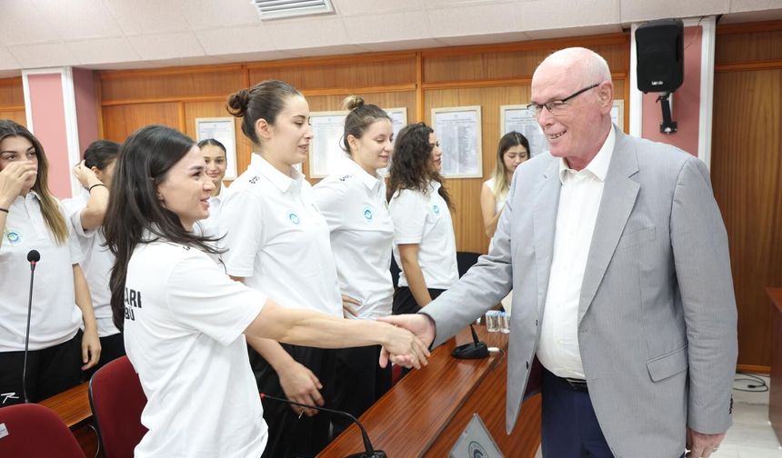 Şehrin Kızları’ndan Başkan Kurt’a ziyaret
