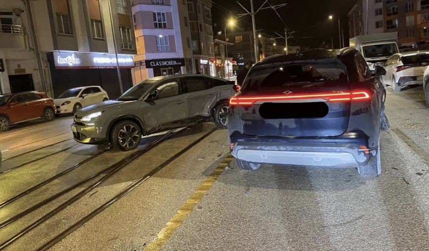 Eskişehir'de tramvay yolunda kaza: Seferler durdu