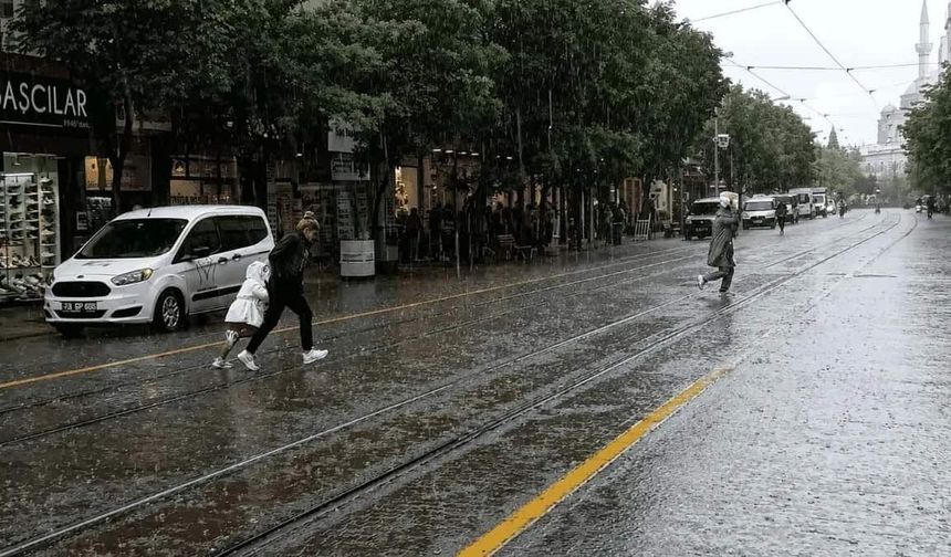 Eskişehir'e gök gürültülü sağanak geliyor: 2 gün etkili olacak