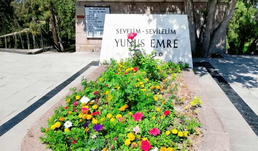Yunus Emre'nin neden üç mezarı var?