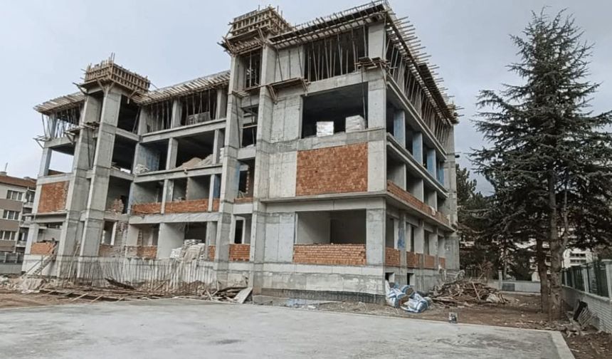 Eskişehir’de iki yeni okulun inşaatı sürüyor