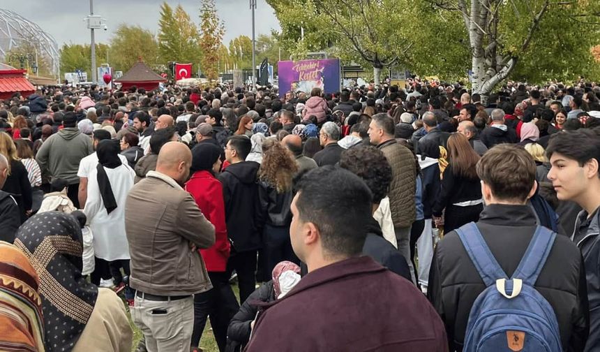 Eskişehir’de SOLOTÜRK gösterisi sonrası çıkışta izdiham yaşandı