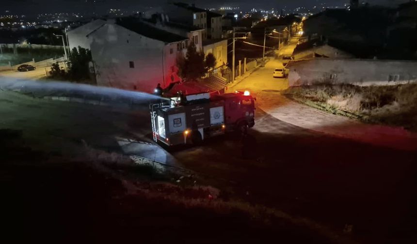 Eskişehir’de yangın çıkardılar! Polisi görünce kaçtılar