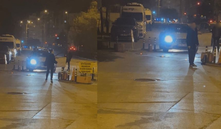 Eskişehir trafiğinde gergin anlar! Aracından inip motosikletlinin üstüne yürüdü