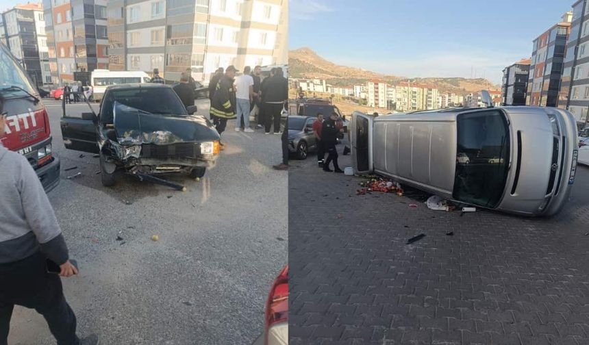 Sivrihisar'da otomobil ile minibüs çarpıştı: 5 kişi yaralandı